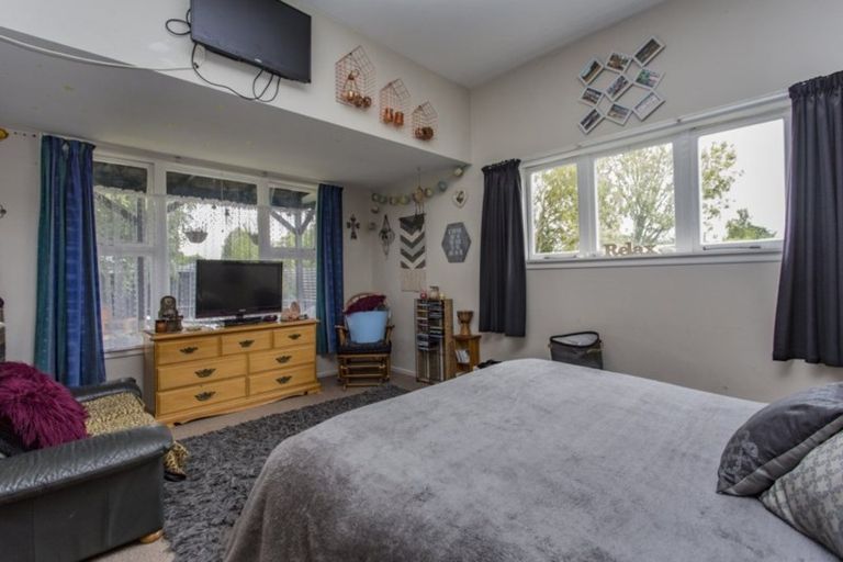 Photo of property in 84 Main North Road, Woodend, 7610