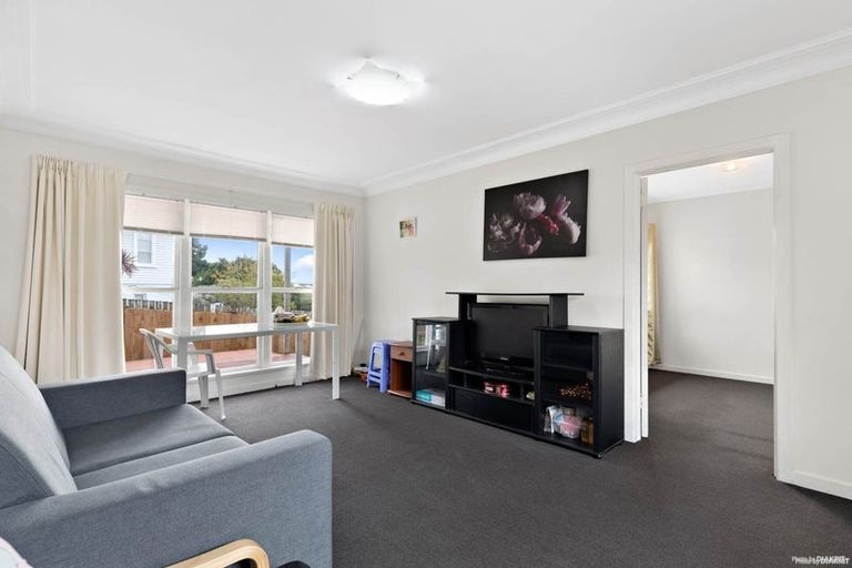 Photo of property in 1/53 Bruce Road, Glenfield, Auckland, 0629