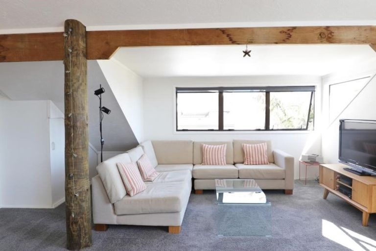 Photo of property in 38 Waterview Road, Stanley Point, Auckland, 0624