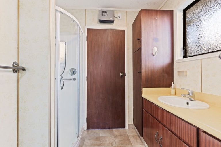 Photo of property in 110 Pioneer Road, Moturoa, New Plymouth, 4310