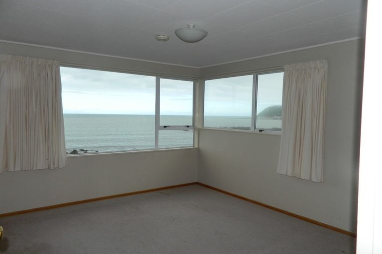 Photo of property in 33 Sunset Parade, Plimmerton, Porirua, 5026