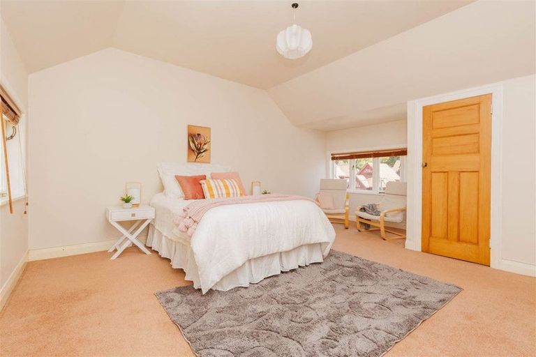 Photo of property in 11 Glen Road, Kelburn, Wellington, 6012