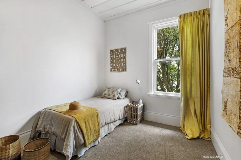 Photo of property in 26 Melbourne Road, Island Bay, Wellington, 6023