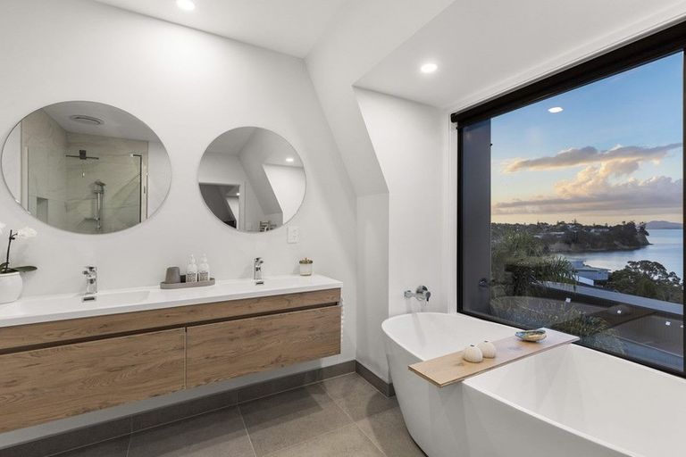 Photo of property in 16 Island View Terrace, Cockle Bay, Auckland, 2014