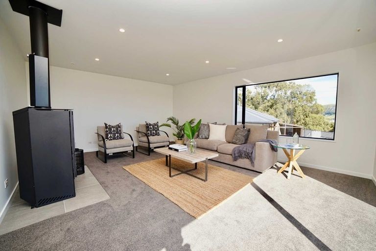 Photo of property in 27 Cannon Hill Crescent, Mount Pleasant, Christchurch, 8081