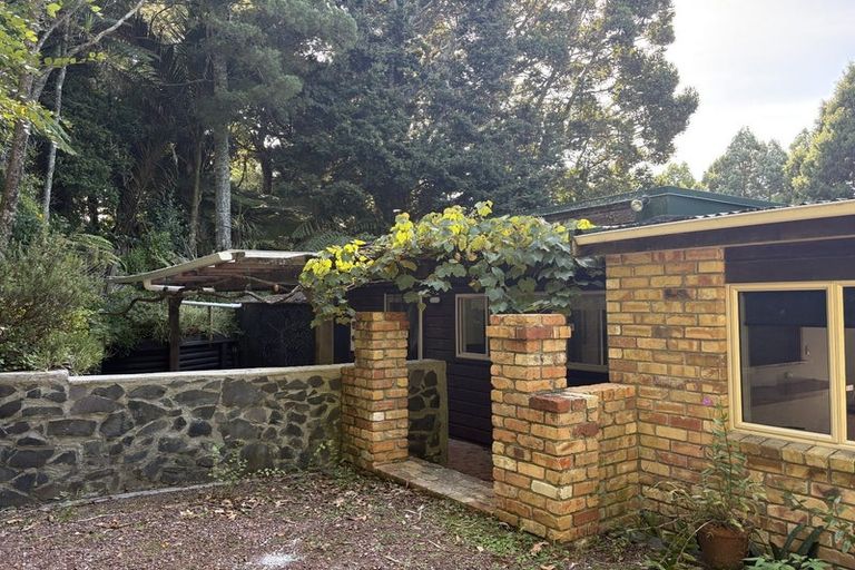 Photo of property in 235 Forest Road, Waiatarua, Auckland, 0612