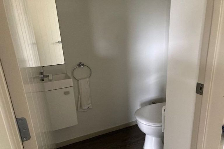 Photo of property in 33 Carole Crescent, Pakuranga, Auckland, 2010