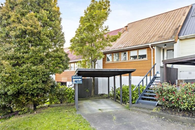 Photo of property in 2/108 Station Road, Papatoetoe, Auckland, 2025