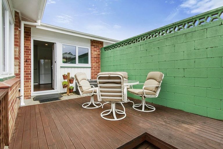 Photo of property in 5 Surrey Street, Tawa, Wellington, 5028