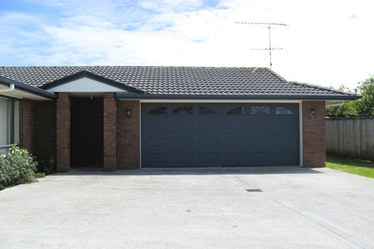 Photo of property in 12 Hocken Place, Mangere Bridge, Auckland, 2022