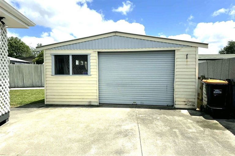 Photo of property in 4 Mokau Place, Terrace End, Palmerston North, 4410