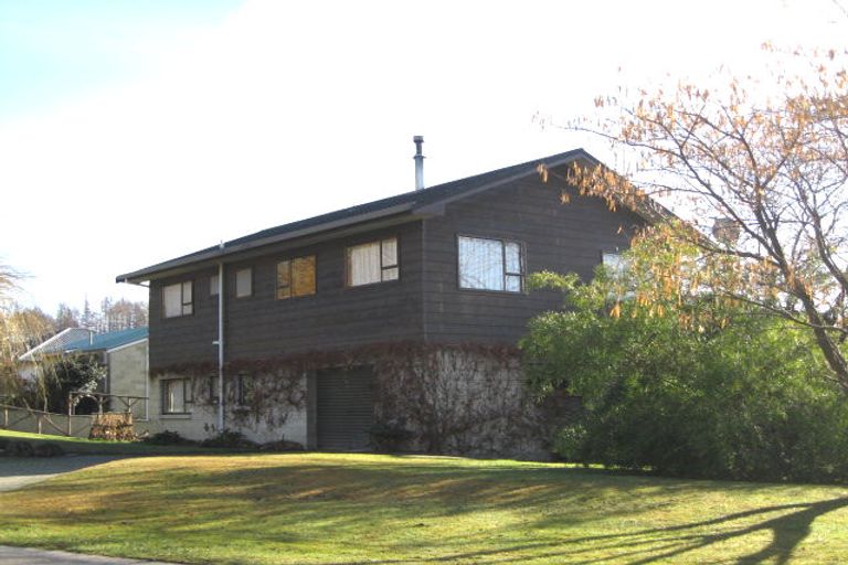 Photo of property in 10 Heuchan Lane, Wanaka, 9305