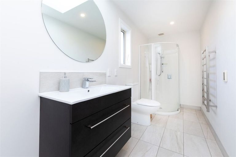 Photo of property in 40 Farquhars Road, Redwood, Christchurch, 8051