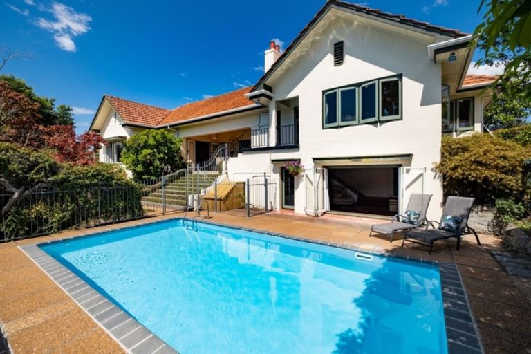 Photo of property in 1 Tauroa Road, Havelock North, 4130