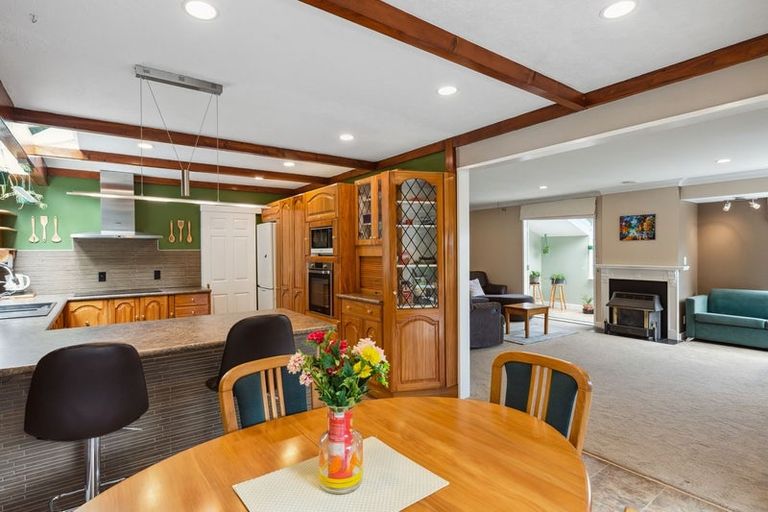 Photo of property in 15b Kakariki Grove, Waikanae, 5036