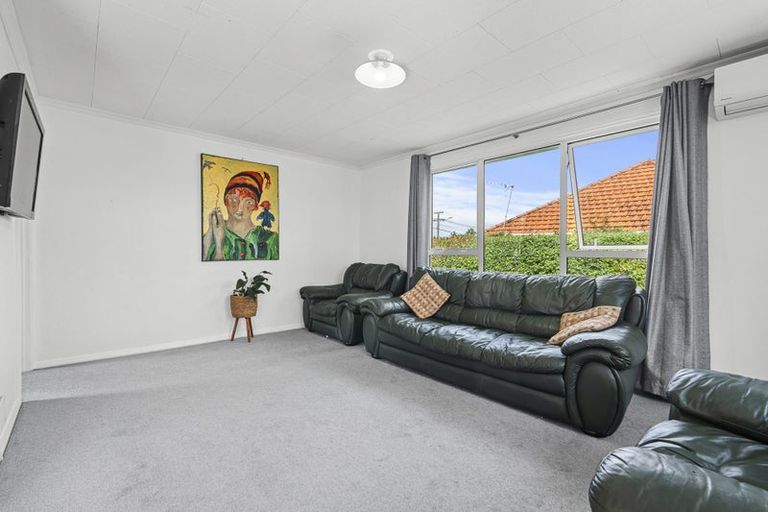 Photo of property in 64 Omata Road, Marfell, New Plymouth, 4310