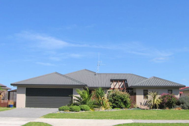 Photo of property in 14 Wairakei Avenue, Papamoa Beach, Papamoa, 3118