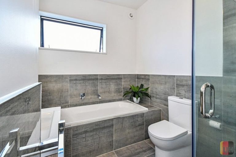 Photo of property in 2 Te Aparangi Road, Papakura, 2110