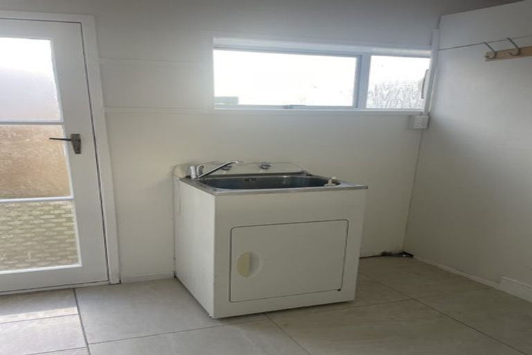 Photo of property in 34 Kingsclere Place, Goodwood Heights, Auckland, 2105