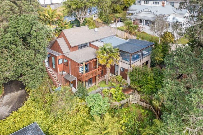 Photo of property in 29 Glencoe Road, Browns Bay, Auckland, 0630