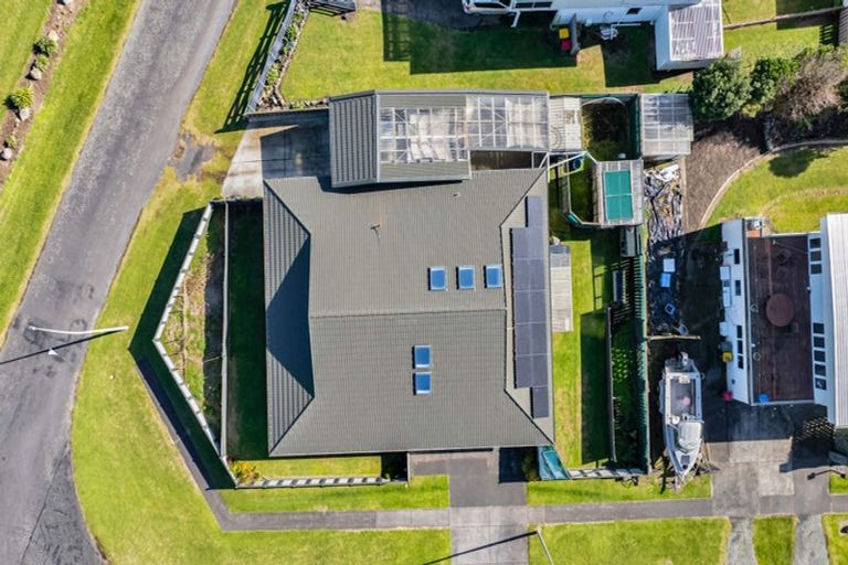 Photo of property in 2 Heaphy Road, Opunake, 4616