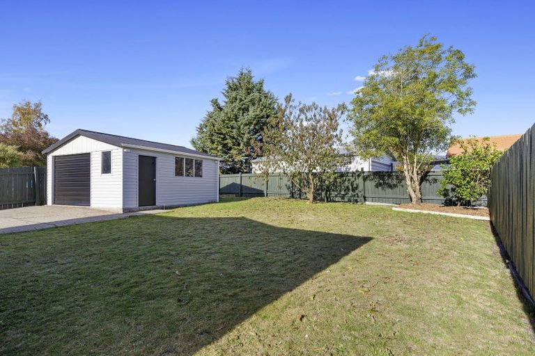 Photo of property in 24 Hartford Crescent, Totara Park, Upper Hutt, 5018