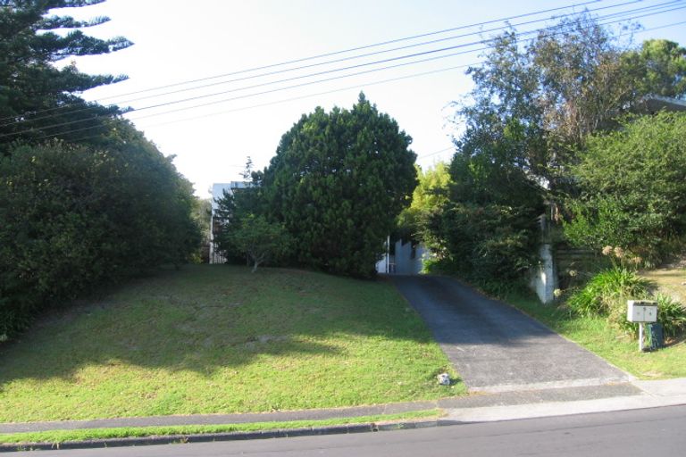 Photo of property in 1/5 Hogans Road, Glenfield, Auckland, 0629