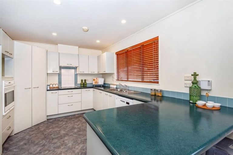 Photo of property in 14 Capilano Place, Glenfield, Auckland, 0629