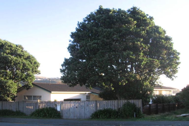 Photo of property in 14 Main Road, Titahi Bay, Porirua, 5022