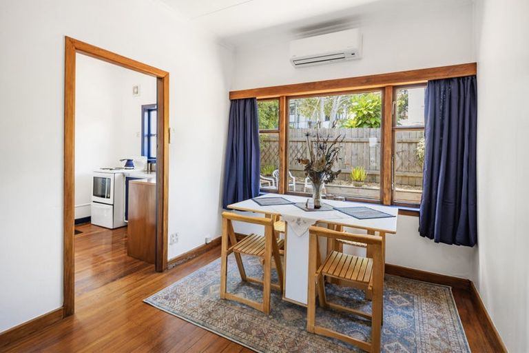 Photo of property in 87 Northland Road, Northland, Wellington, 6012