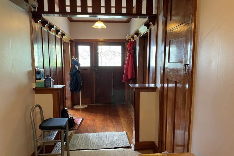 Photo of property in 62 Creswick Terrace, Northland, Wellington, 6012