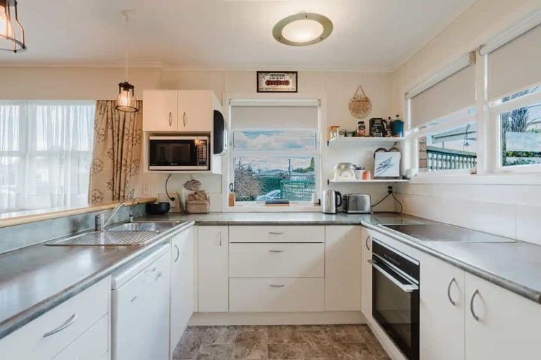 Photo of property in 49 Garden Heights Avenue, Glenview, Hamilton, 3206