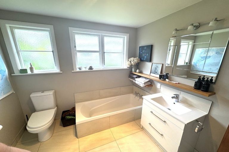 Photo of property in 2 Tui Grove, Elderslea, Upper Hutt, 5018