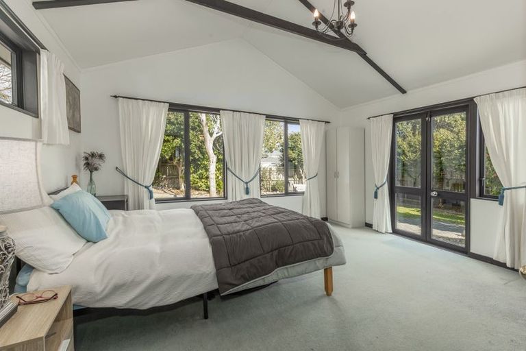 Photo of property in 10 Kakariki Grove, Waikanae, 5036