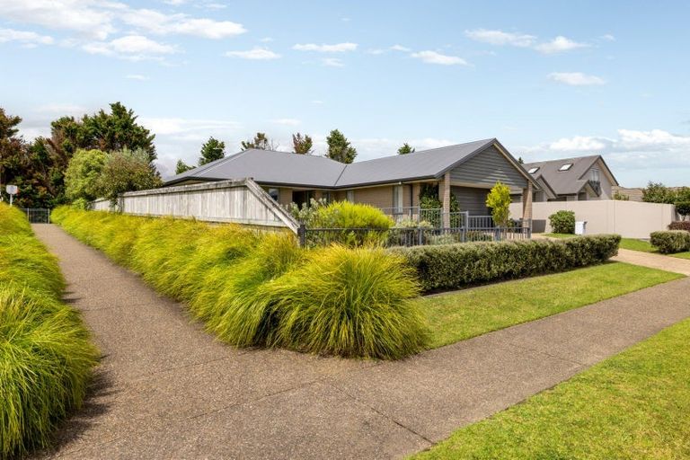 Photo of property in 43 Benmore Crescent, Pyes Pa, Tauranga, 3112