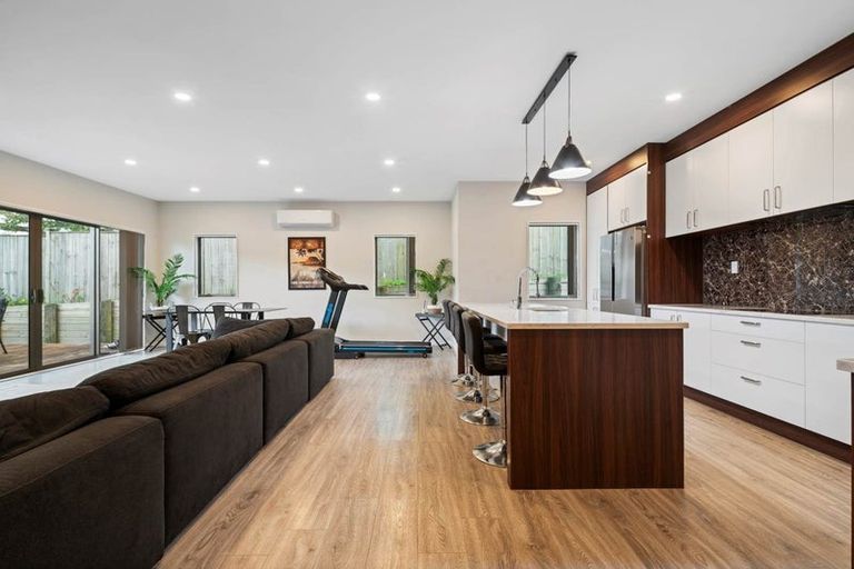 Photo of property in 4 Kearney Place, Massey, Auckland, 0614