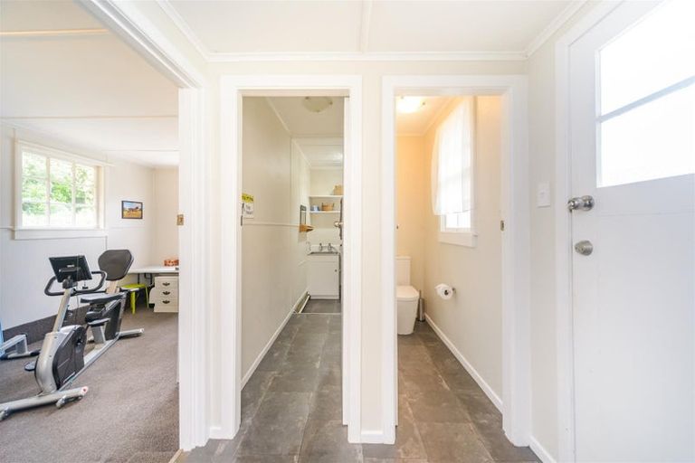 Photo of property in 273 Parewanui Road, Bulls, 4894