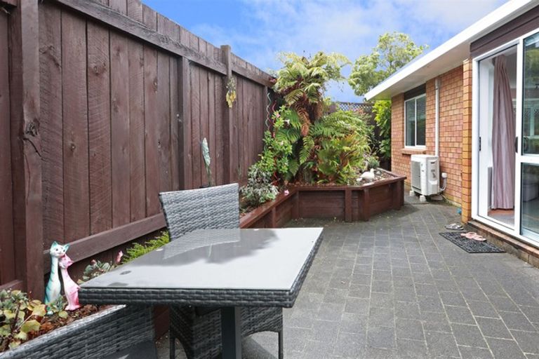 Photo of property in 2/100 Rhinevale Close, Henderson, Auckland, 0612