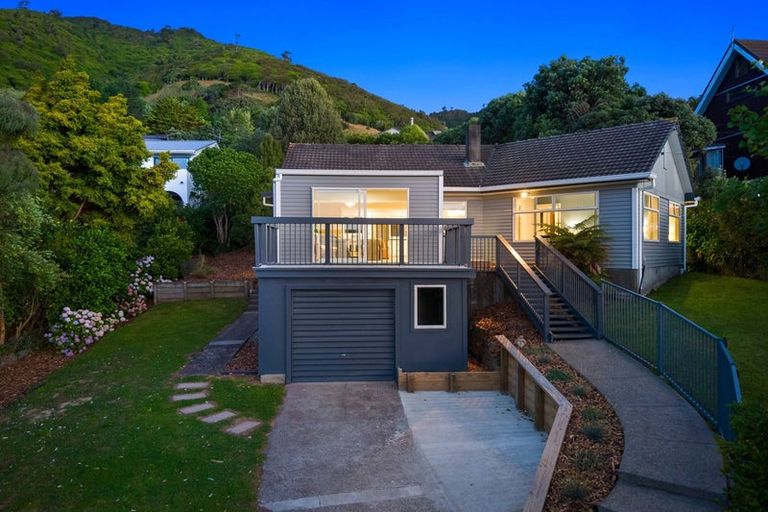 Photo of property in 27 Kotare Street, Waikanae, 5036
