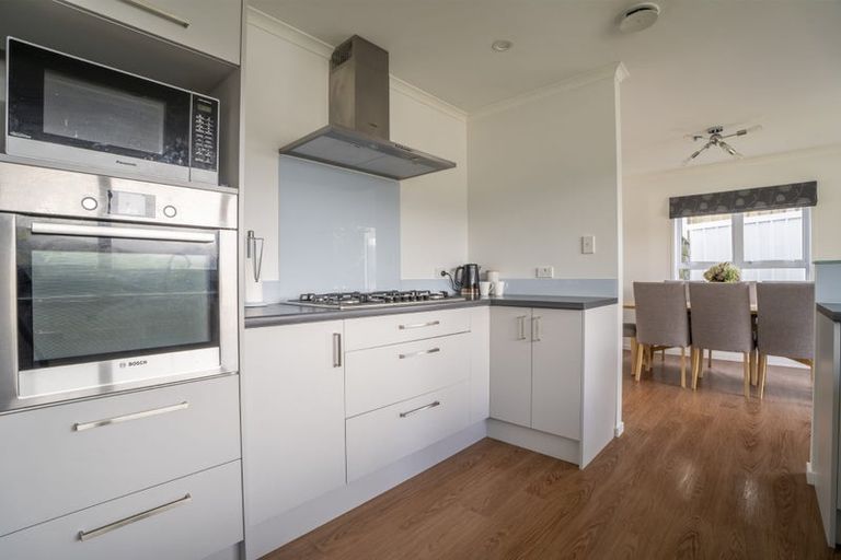 Photo of property in 43 Fyvie Avenue, Tawa, Wellington, 5028