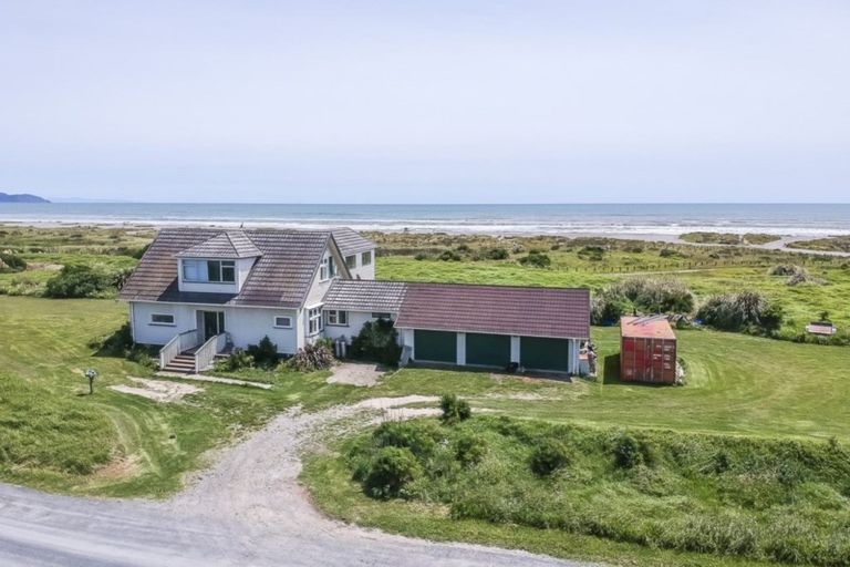 Photo of property in 55 Kapiti Lane, Otaki Beach, Otaki, 5512