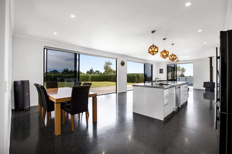 Photo of property in 135 Sealy Road, Omata, New Plymouth, 4374