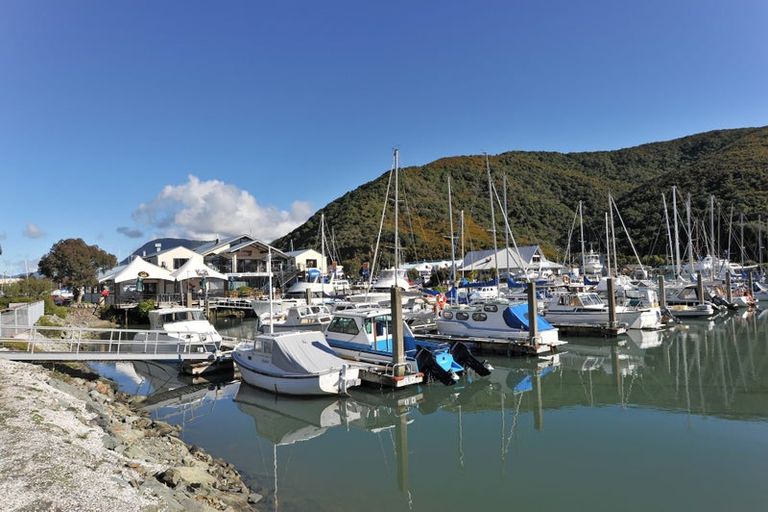 Photo of property in 29 Beach Road, Waikawa, Picton, 7220