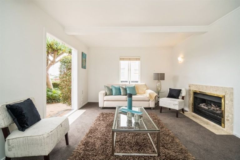 Photo of property in 1/14 Otakau Road, Milford, Auckland, 0620