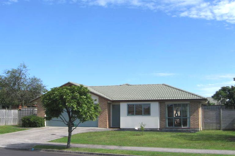 Photo of property in 14 Hillwell Drive, Henderson, Auckland, 0612