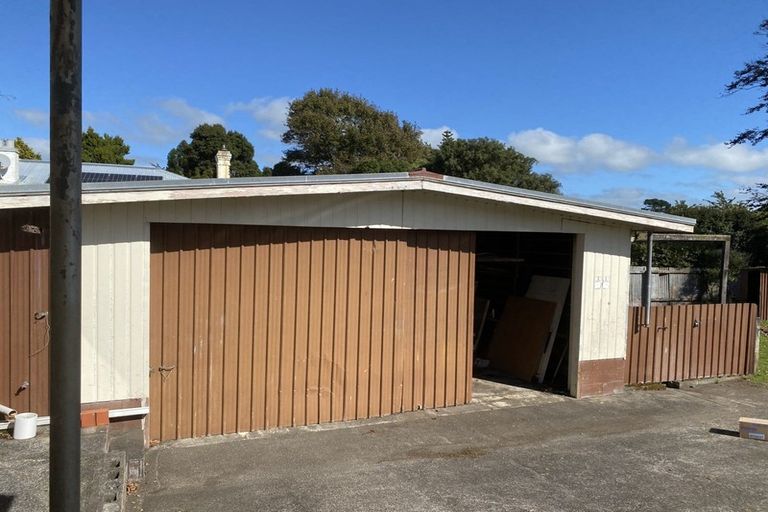 Property details for 67 Egmont Street, Kaponga, Hawera, 4679