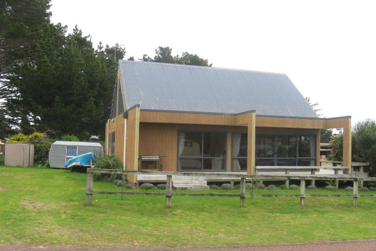 Photo of property in 100 Marram Place, Matarangi, Whitianga, 3592