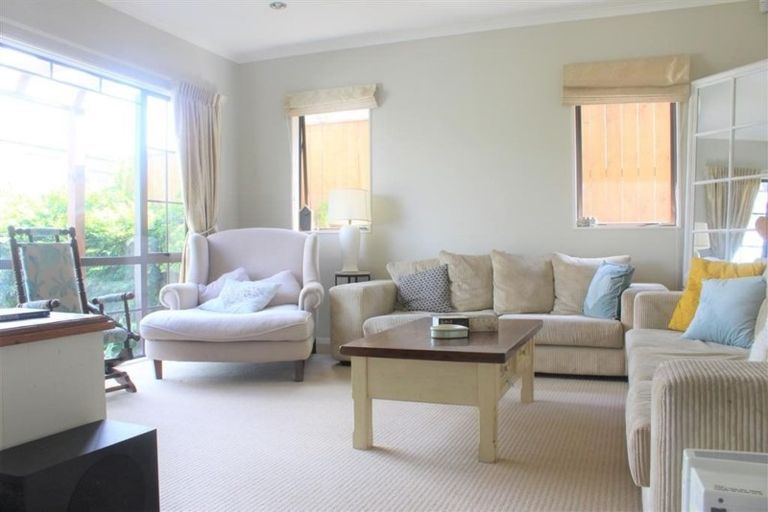 Photo of property in 36 Seresin Crescent, Flat Bush, Auckland, 2016