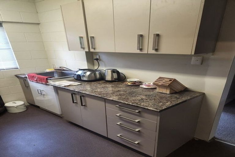 Photo of property in 25 South Lynn Road, Titirangi, Auckland, 0604