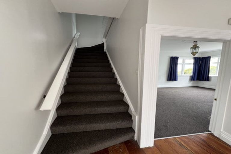 Photo of property in 23 Hawker Street, Mount Victoria, Wellington, 6011